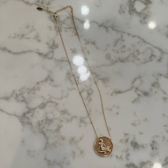 🍀Anthropologie - Gold Pisces Zodiac Coin Pendant Necklace - Picture 4 of 7
